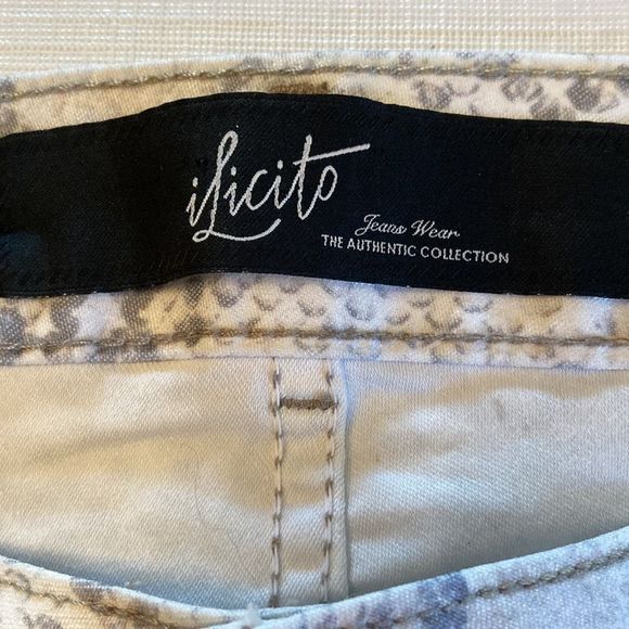 iLicito Jeans Wear Authentic Collection White Gray Snakeskin Print Pants Jeans - Picture 10 of 14